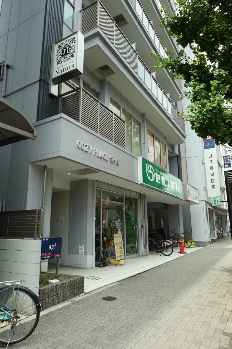1階にセルフカフェが入るビル COZY PLACE星ヶ丘の外観